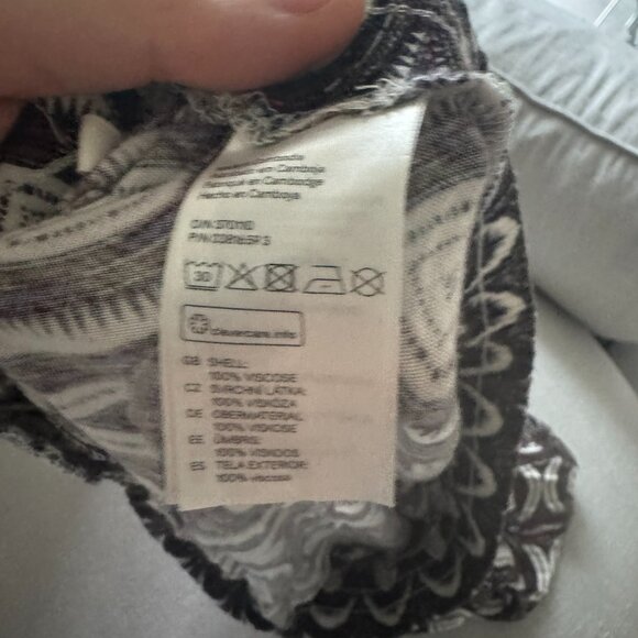 H&M Black and White printed shorts Size 6 - Picture 5 of 6